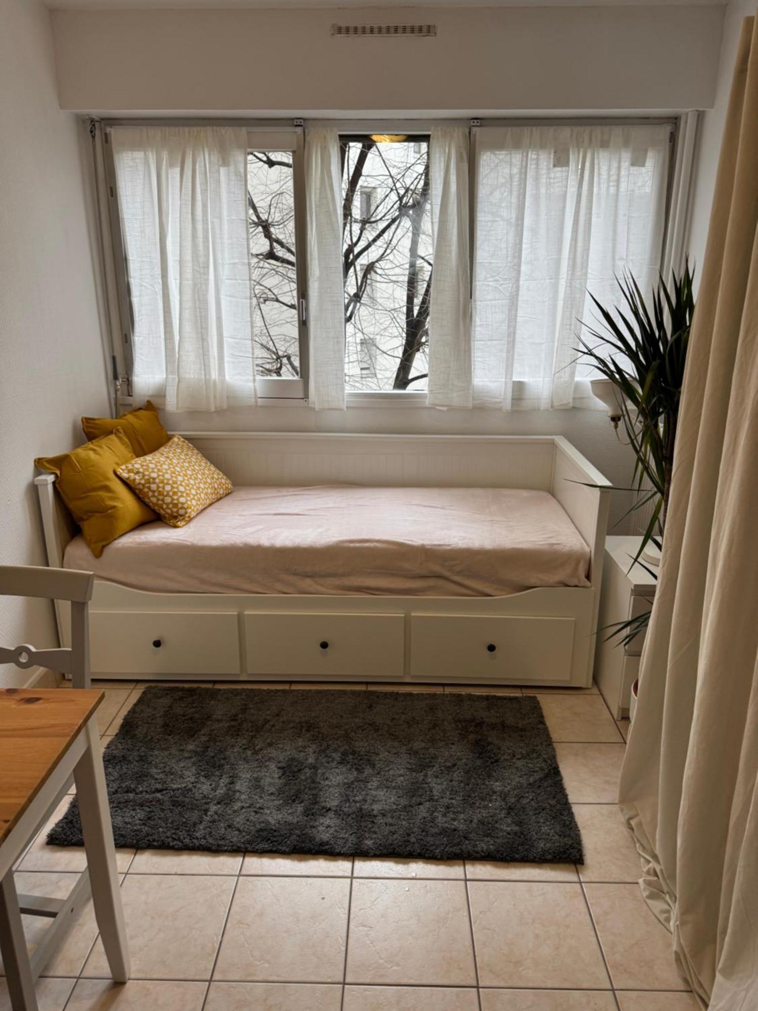 Equipe 20e Apartment